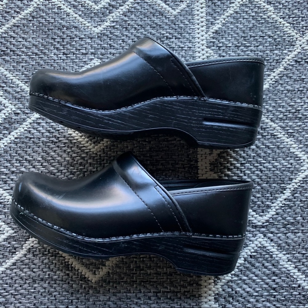 [Dansko]• leather clogs